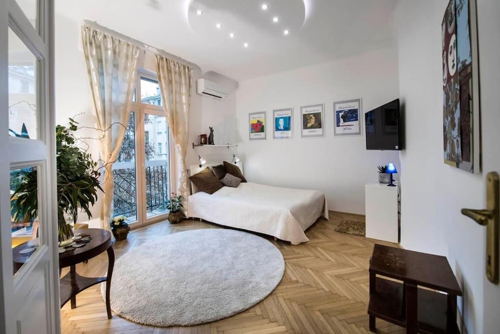 Gorgeous Flat Right Near The City Center บูดาเปสต์ ภายนอก รูปภาพ